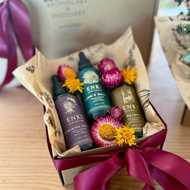 The Empress - Includes - 50ml: Feminine Energy, Reishi, Lion's Mane +, Floral decorations